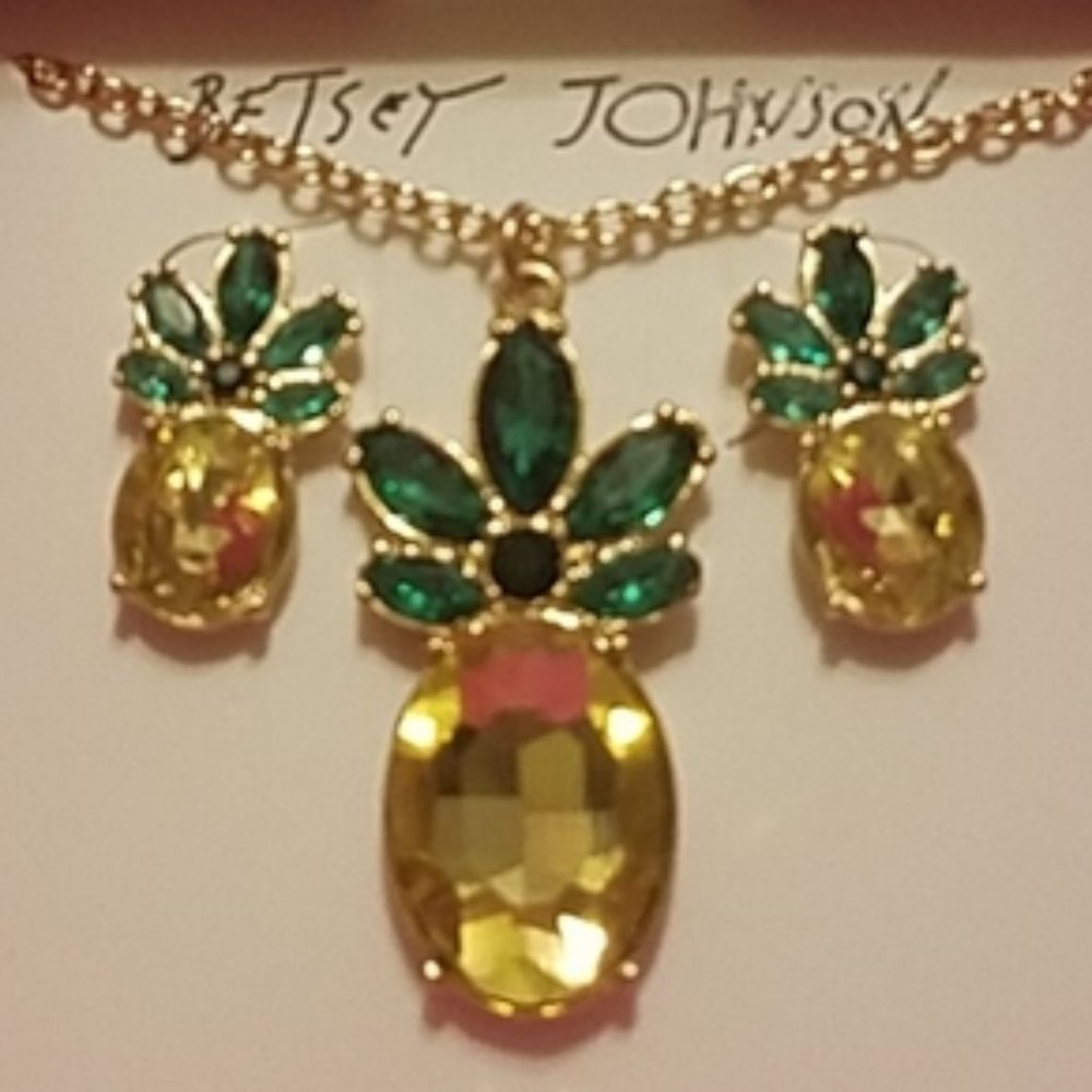 Betsey Johnson PINEAPPLE NECKLACE EARRING SET - Picture 1 of 4